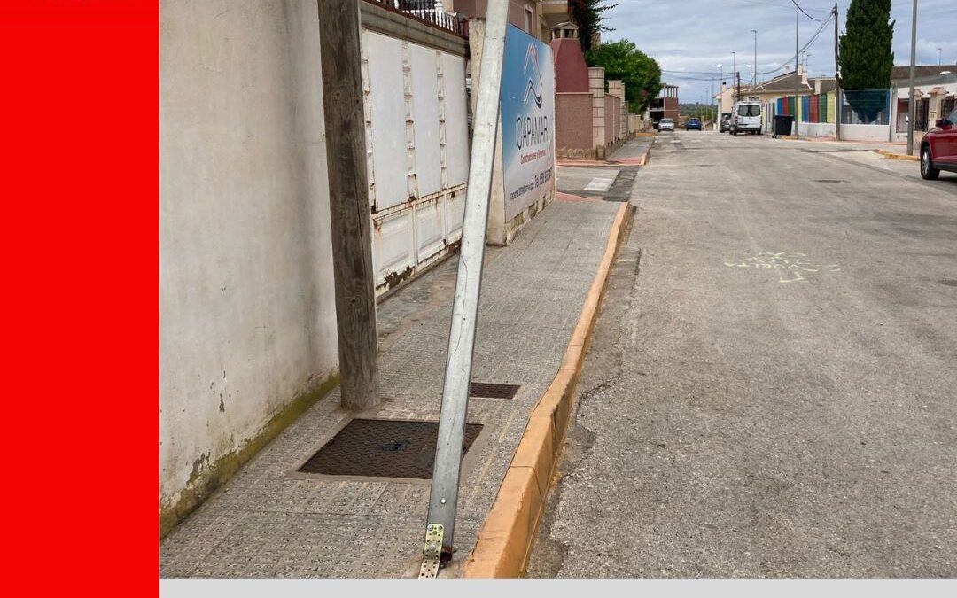 Un STOP peligroso frente al polideportivo de Benijófar pone en riesgo a vecinos y vecinas