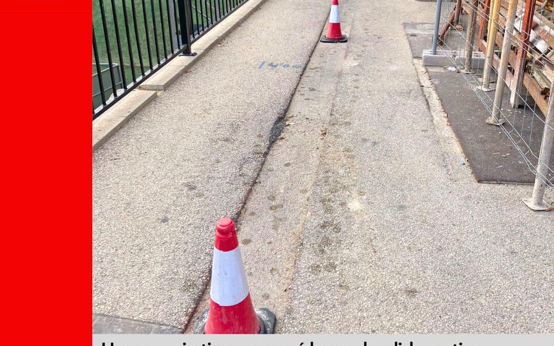 El PP de Benijófar se limita a poner conos tras la caída de una usuaria en el Polideportivo Municipal.